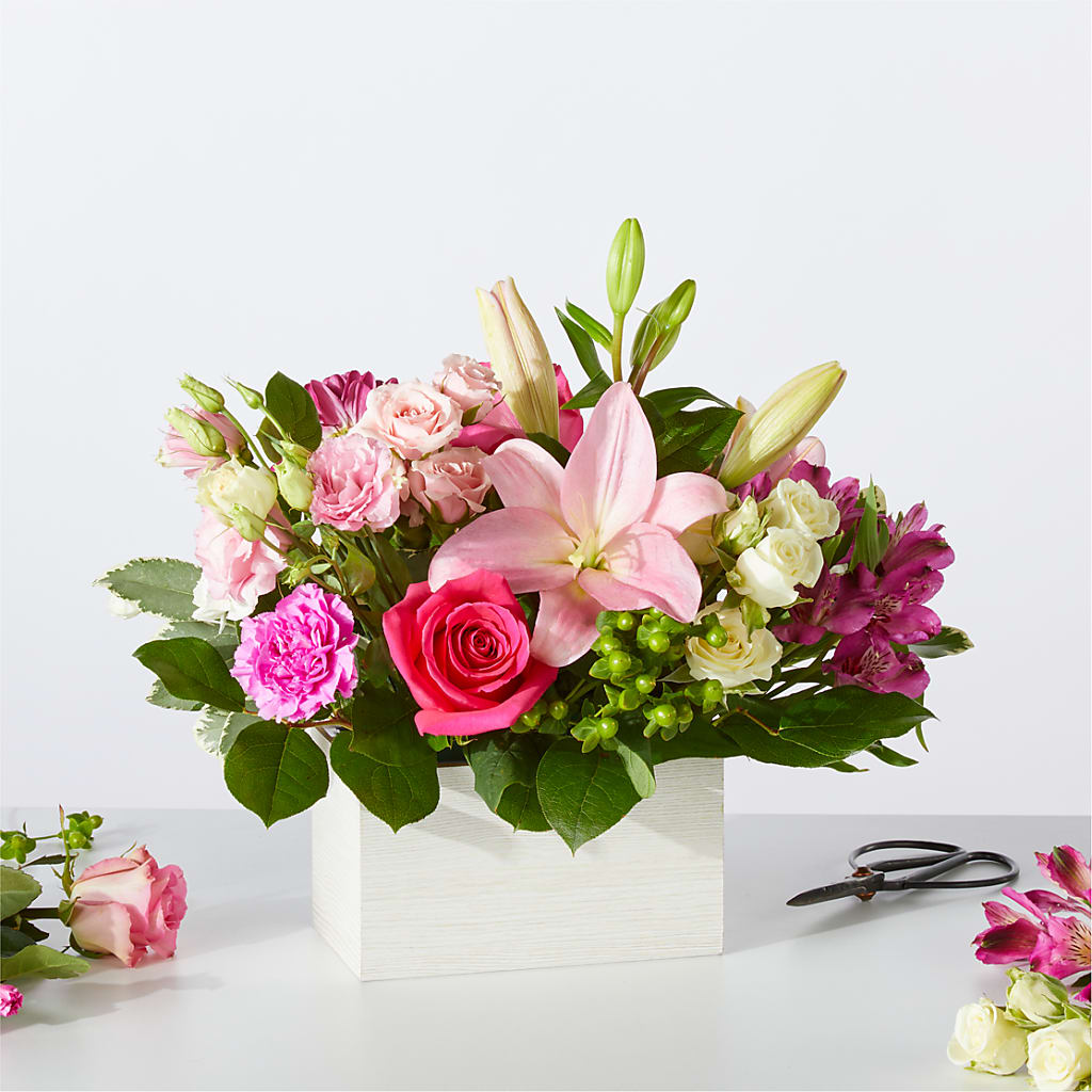 Sweetberry Box – A Florist Original – Mountain Florist, Clintwood VA