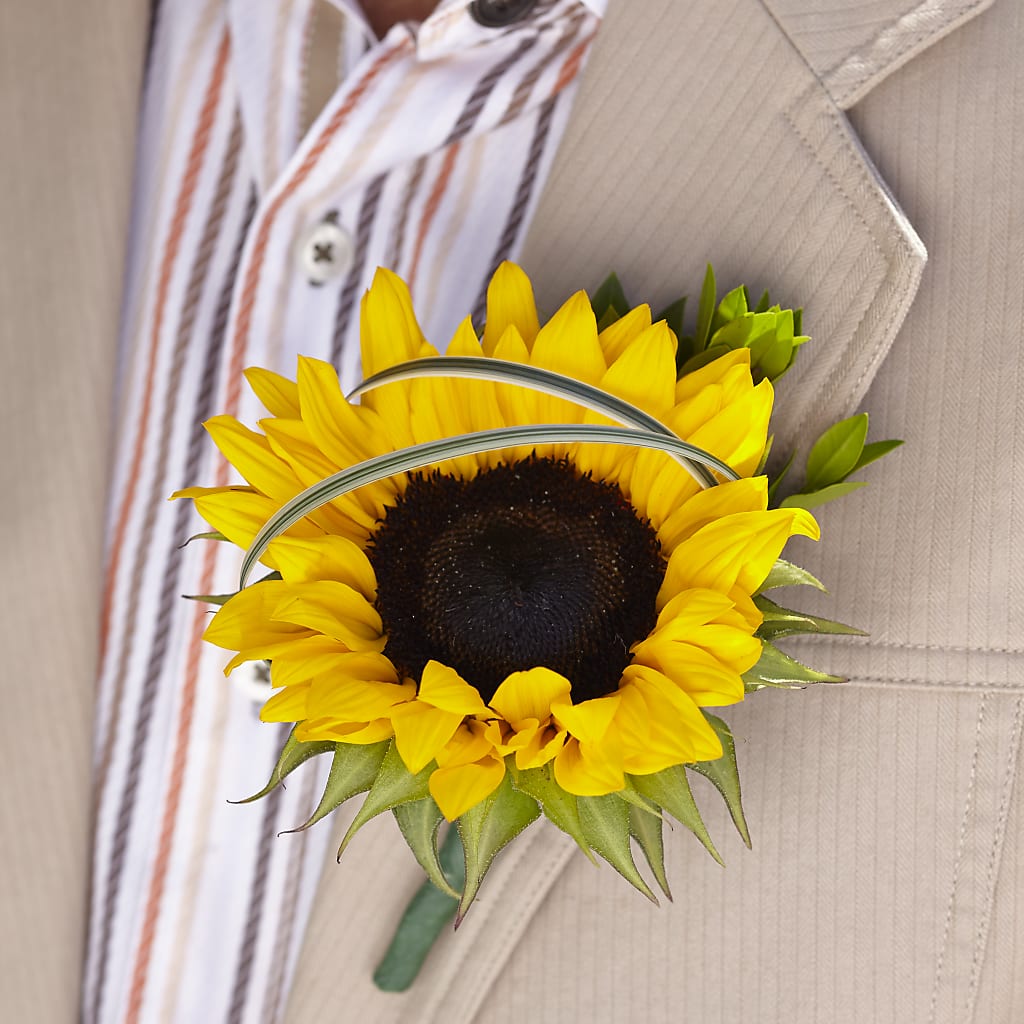Free Spirit Boutonniere – Mountain Florist, Clintwood VA