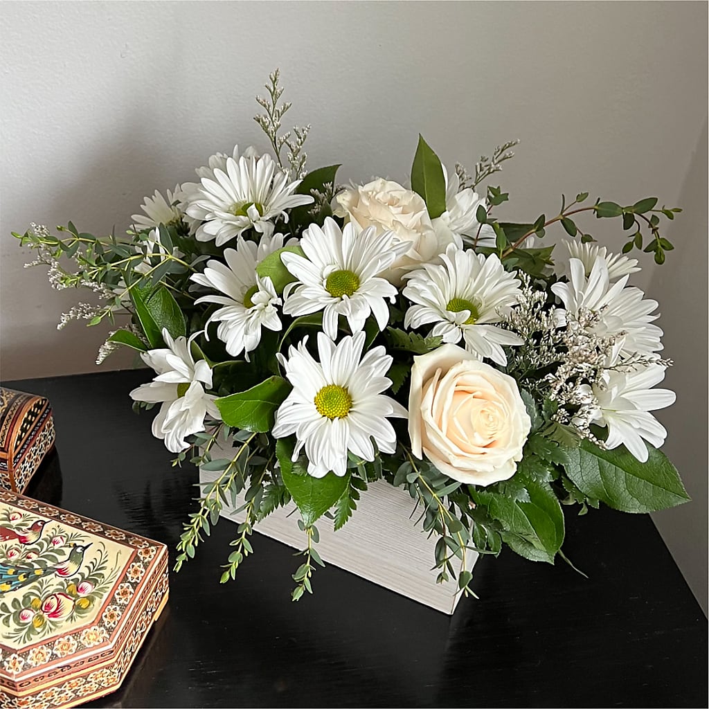 Fresh Linen Box Bouquet –  Mountain Florist, Clintwood VA