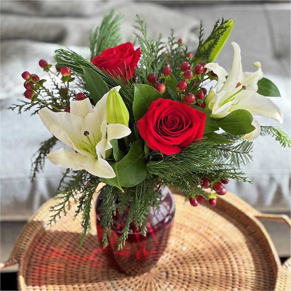 Evergreen Delight Bouquet –  Mountain Florist, Clintwood VA